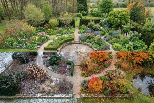 Entretien d&rsquo;un jardin : le calendrier idéal mois par mois